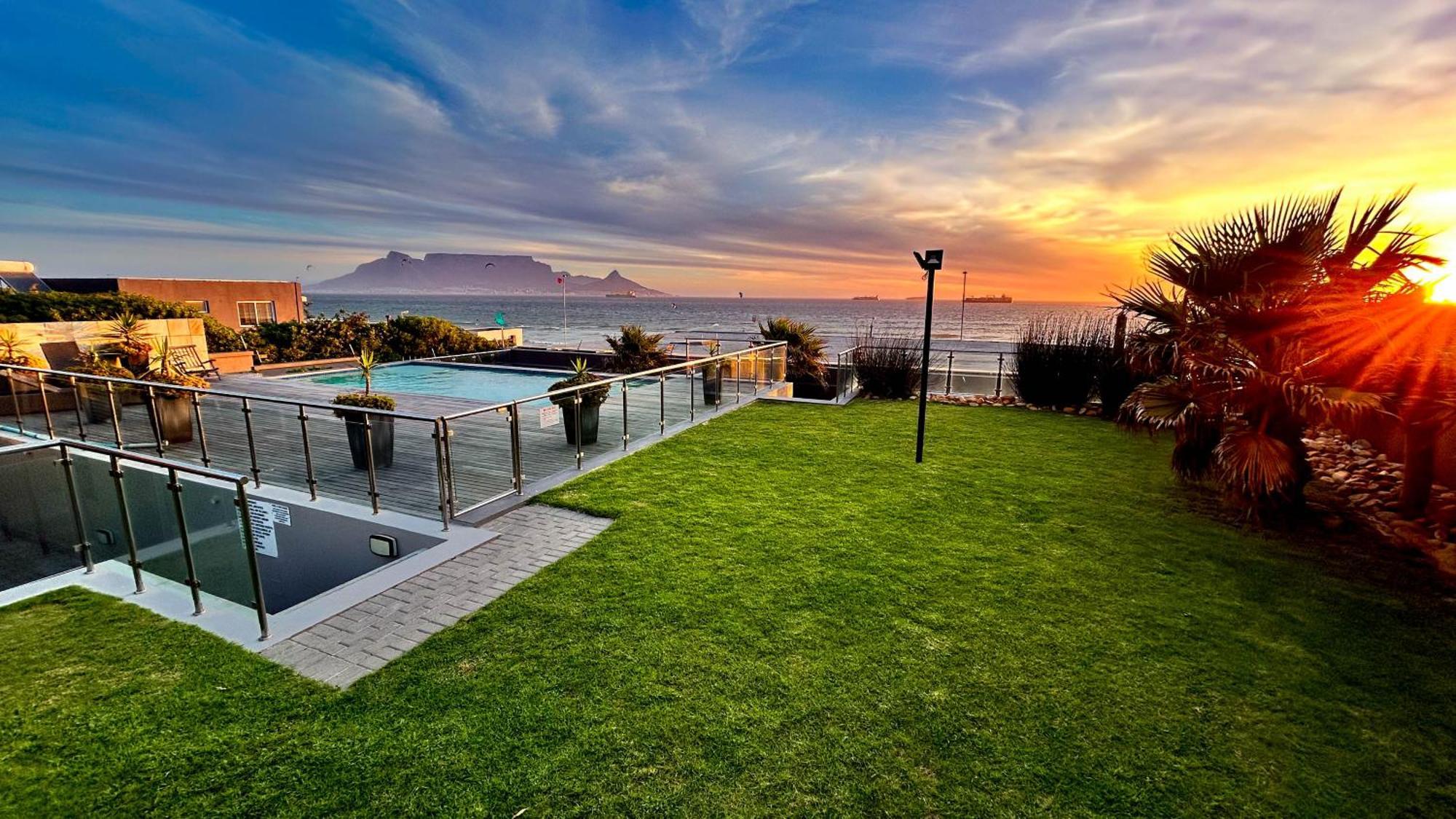 Heaven On Earth - Blouberg Beachfront Self-Catering Apartment Bloubergstrand Exterior photo